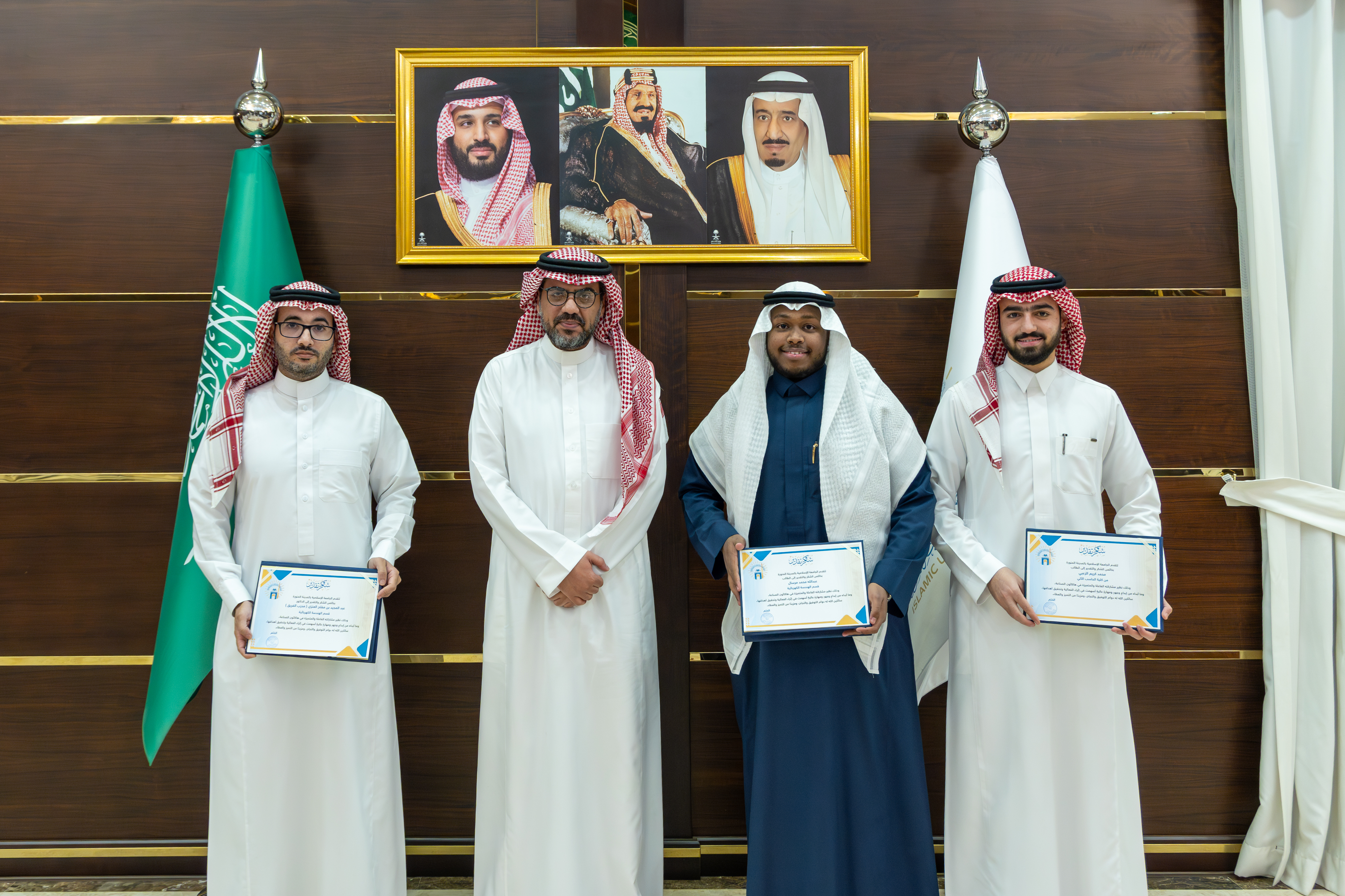 رئيس الجامعة الإسلامية يكرّم فريق “مِسبار” الفائز بالمركز الأول في هاكاثون الصناعة 2025